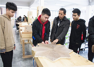 四川標榜職業學院學生參加家具制作項目全國選拔賽