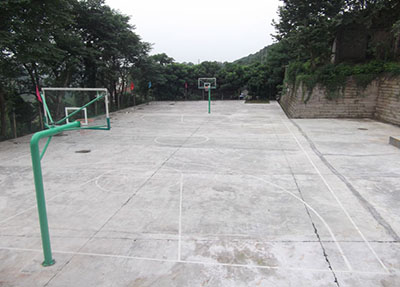 學校籃球場